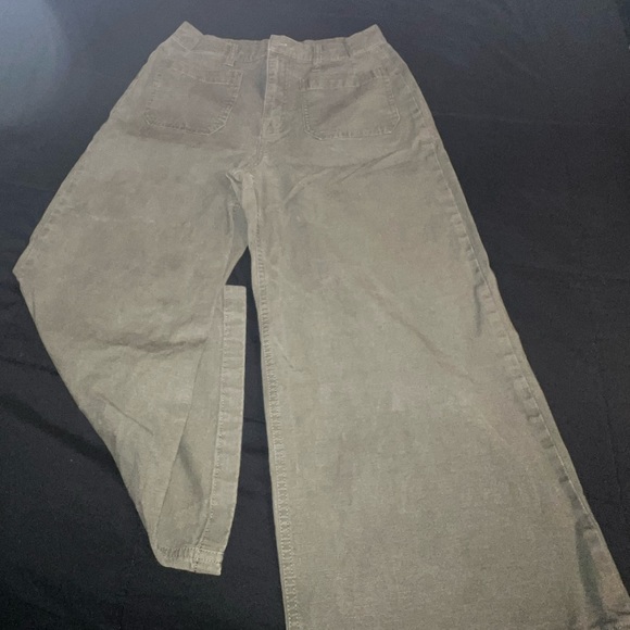 Point Sur olive green flared bottom cropped pant. Size 28P. - Picture 4 of 9